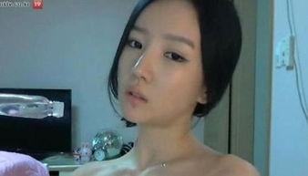 朴妮唛学生装视频,青春洋溢，时尚演绎