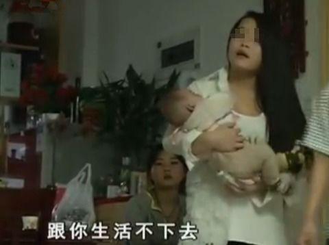 老公在公园吃奶摸下面,老公当众哺乳摸私处，引发网友热议