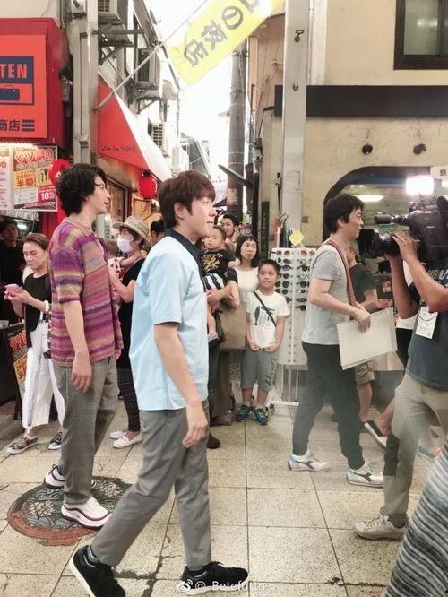 日本明星偶遇,意外邂逅引发热议